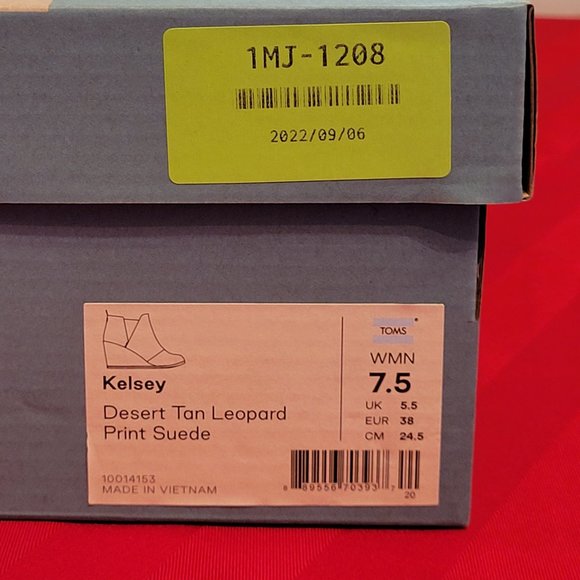 BRAND NEW TOMS, DESERT TAN LEOPARD SUEDE KELSY BOOTIES, 7.5!!! - Picture 9 of 9